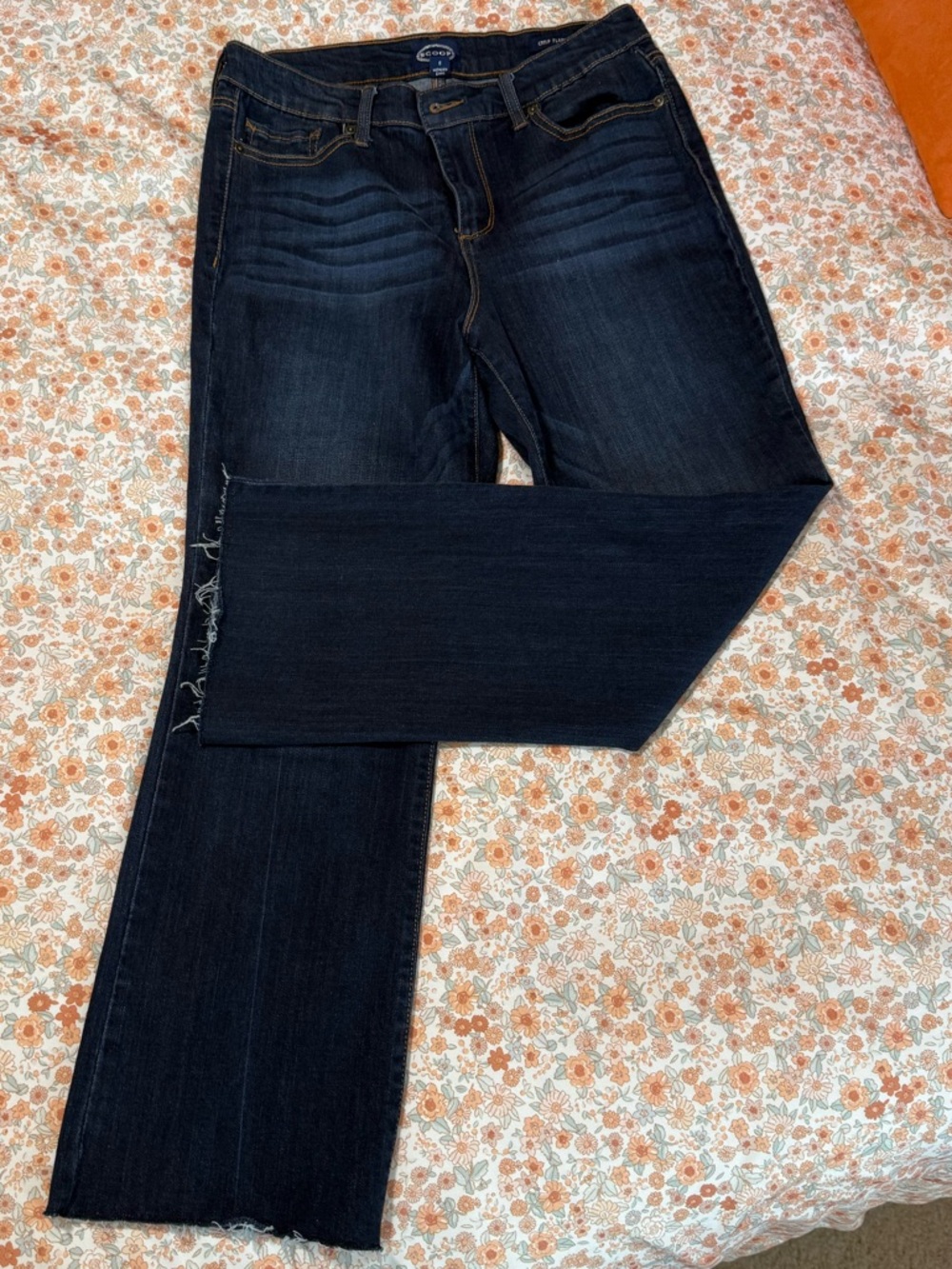 Scoop Dark Wash Women’s Straight-Leg Jeans - sz 8 Crop Flare